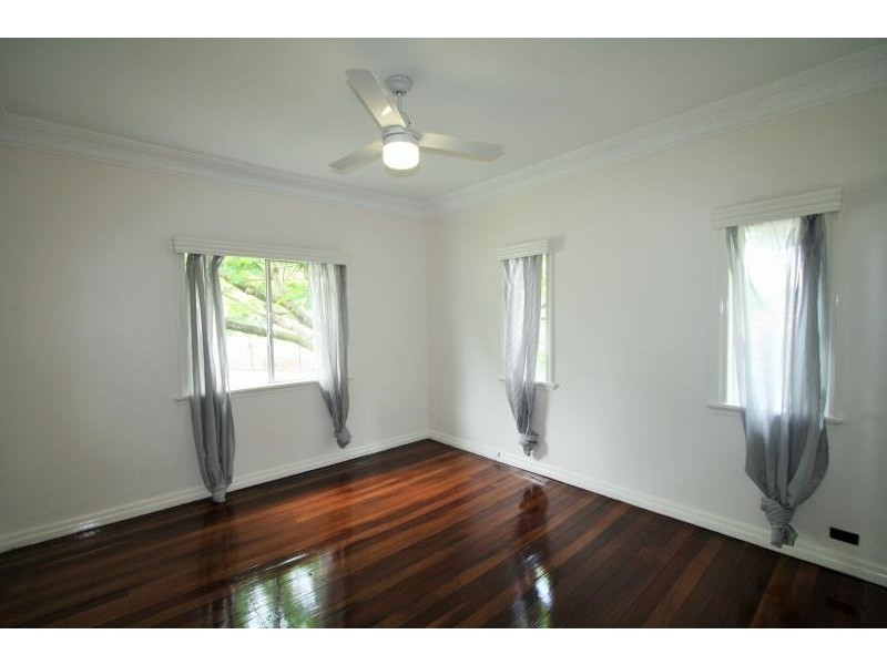 138 Holland Road, Holland Park QLD 4121