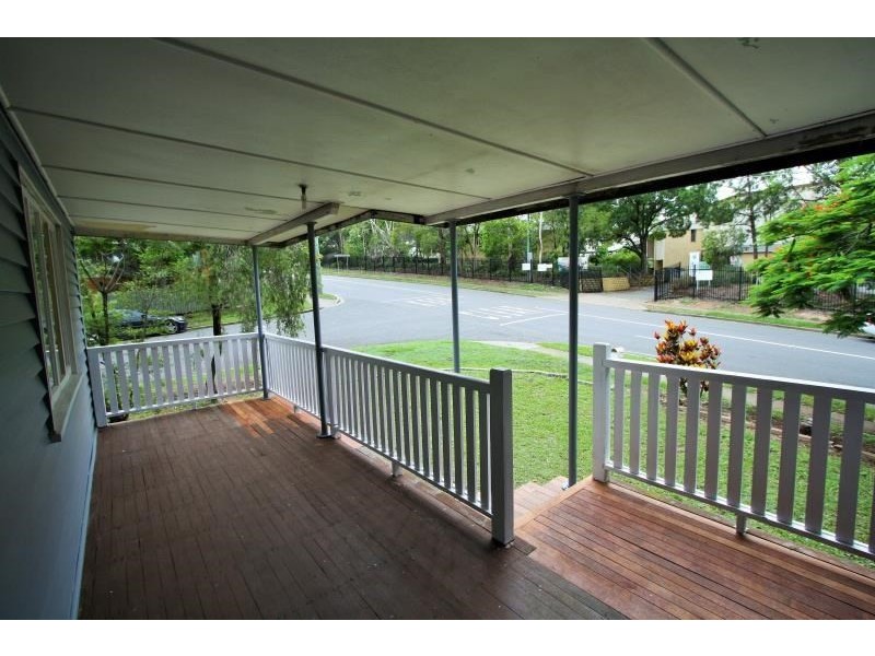 138 Holland Road, Holland Park QLD 4121