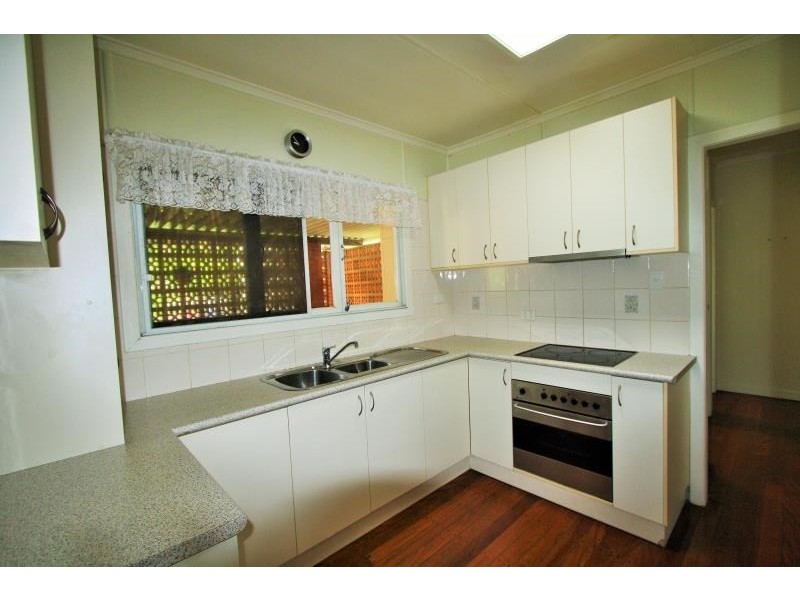 11 Steele Street, Holland Park QLD 4121