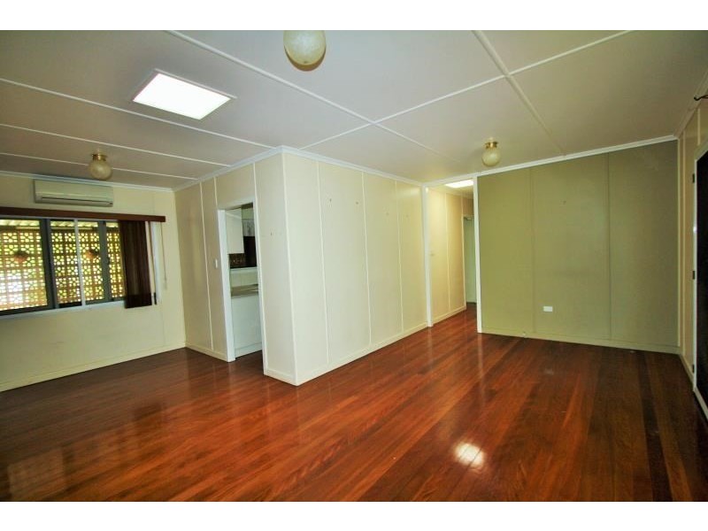 11 Steele Street, Holland Park QLD 4121