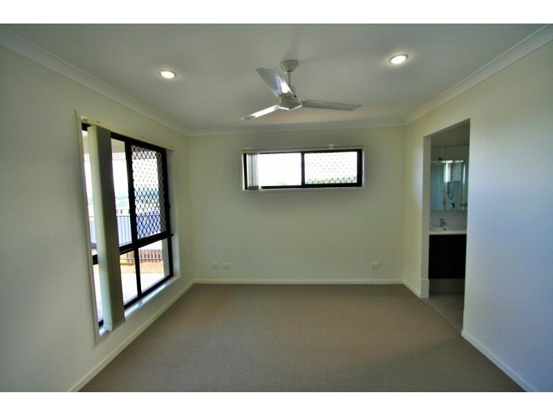 33 Gresswell Crescent, Upper Coomera QLD 4209