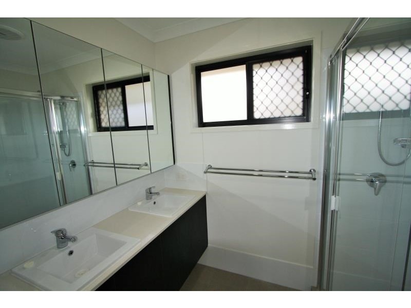33 Gresswell Crescent, Upper Coomera QLD 4209