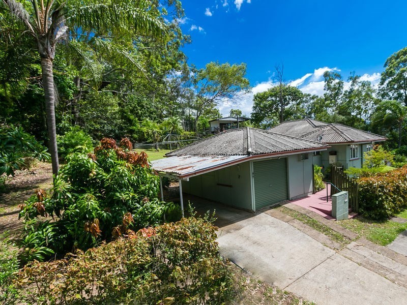 33 Hockings Street, Holland Park West QLD 4121
