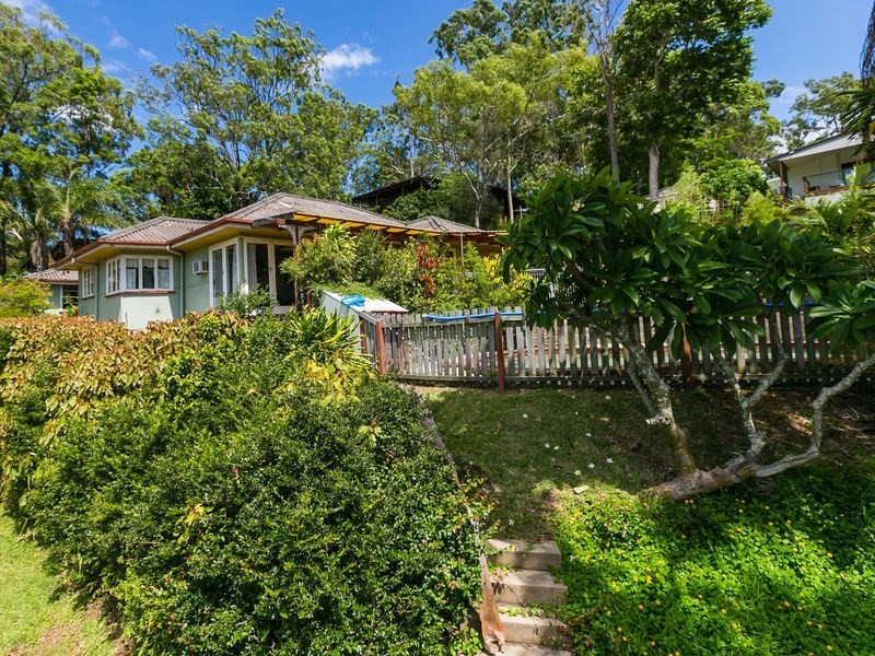 33 Hockings Street, Holland Park West QLD 4121