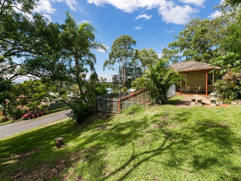 33 Hockings Street, Holland Park West QLD 4121