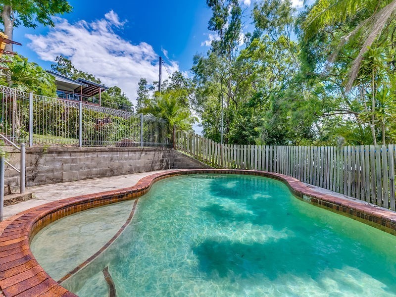 33 Hockings Street, Holland Park West QLD 4121