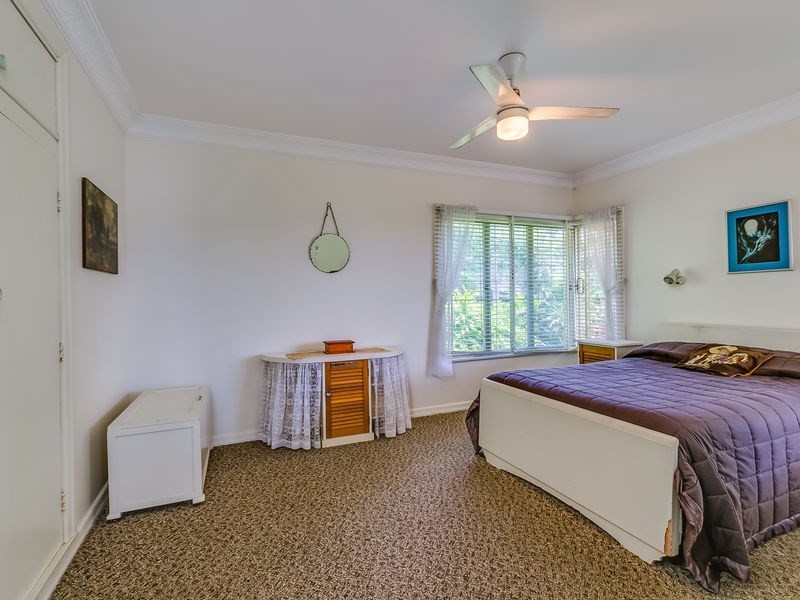 33 Hockings Street, Holland Park West QLD 4121