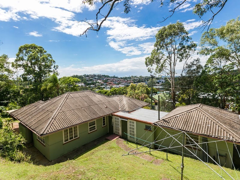 33 Hockings Street, Holland Park West QLD 4121