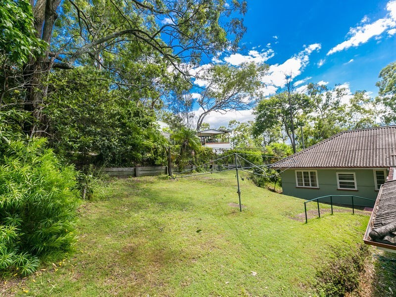 33 Hockings Street, Holland Park West QLD 4121