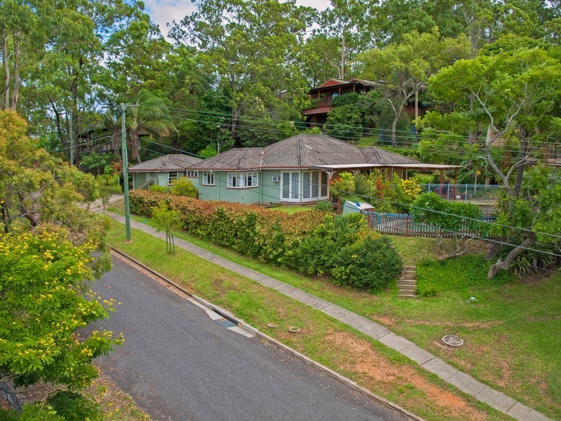 33 Hockings Street, Holland Park West QLD 4121