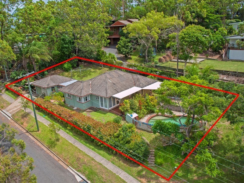 33 Hockings Street, Holland Park West QLD 4121
