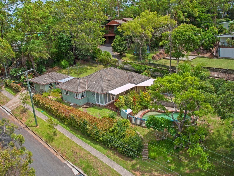 33 Hockings Street, Holland Park West QLD 4121
