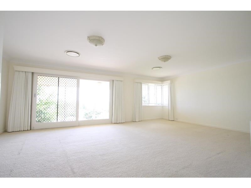 2 Harbut Street, Holland Park West QLD 4121