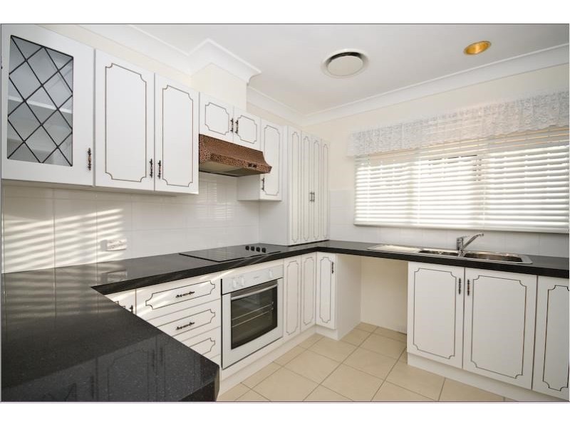 2 Harbut Street, Holland Park West QLD 4121
