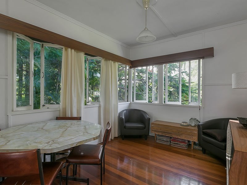 182 Sterculia Avenue, Holland Park West QLD 4121