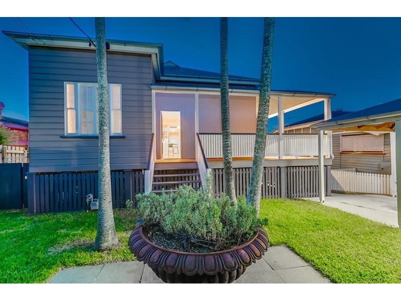 10 Burlington Street, Holland Park QLD 4121