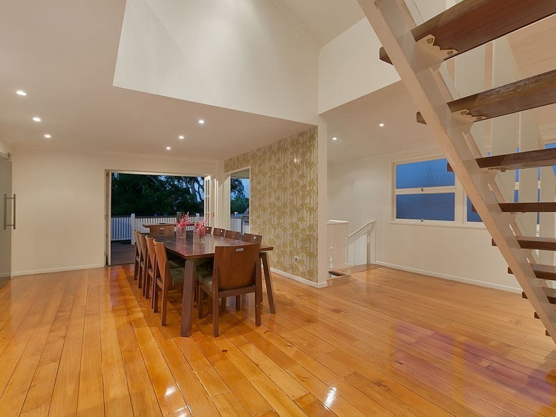 10 Burlington Street, Holland Park QLD 4121