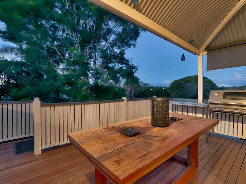 10 Burlington Street, Holland Park QLD 4121