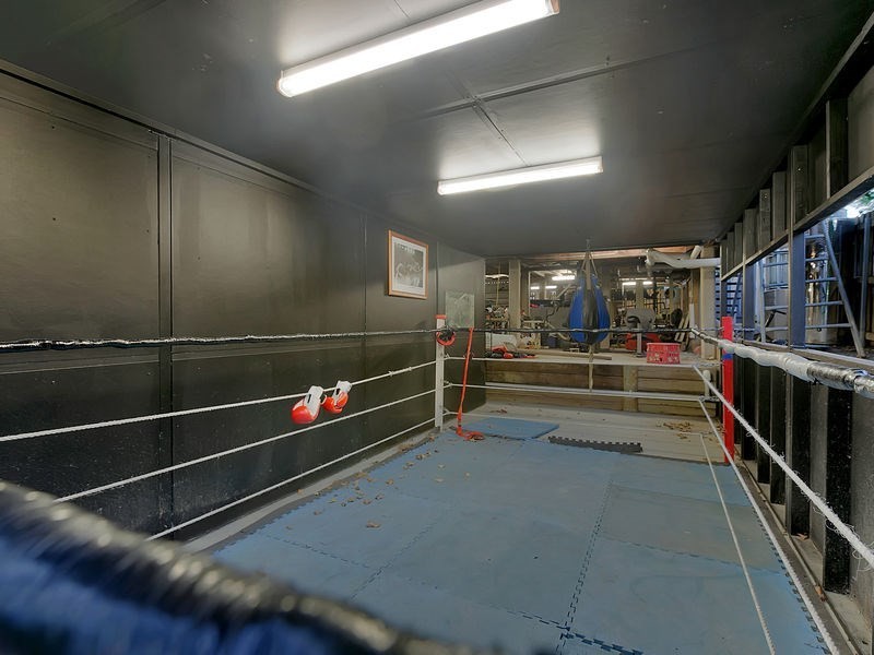 10 Burlington Street, Holland Park QLD 4121