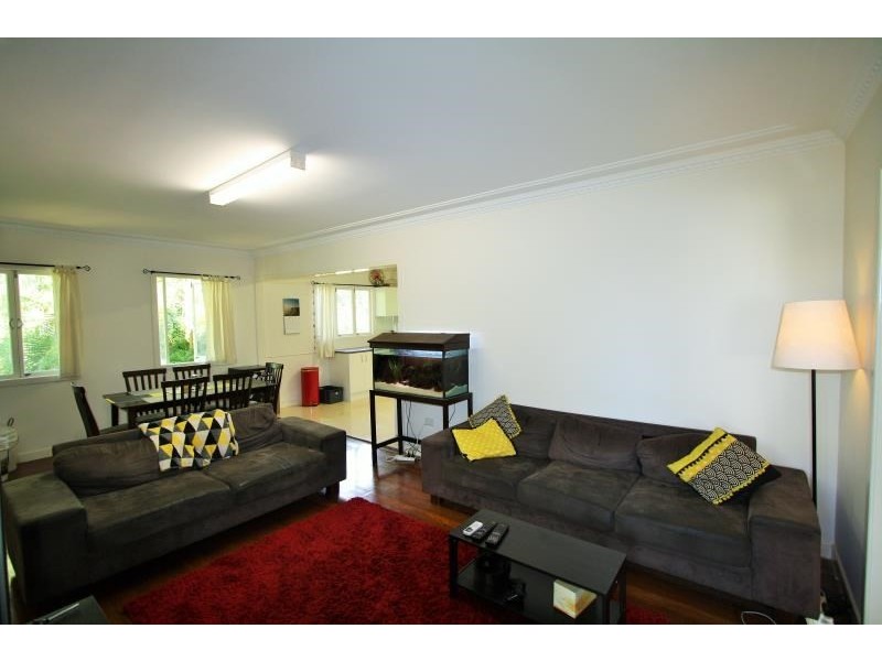 106 Marshall Road, Holland Park West QLD 4121