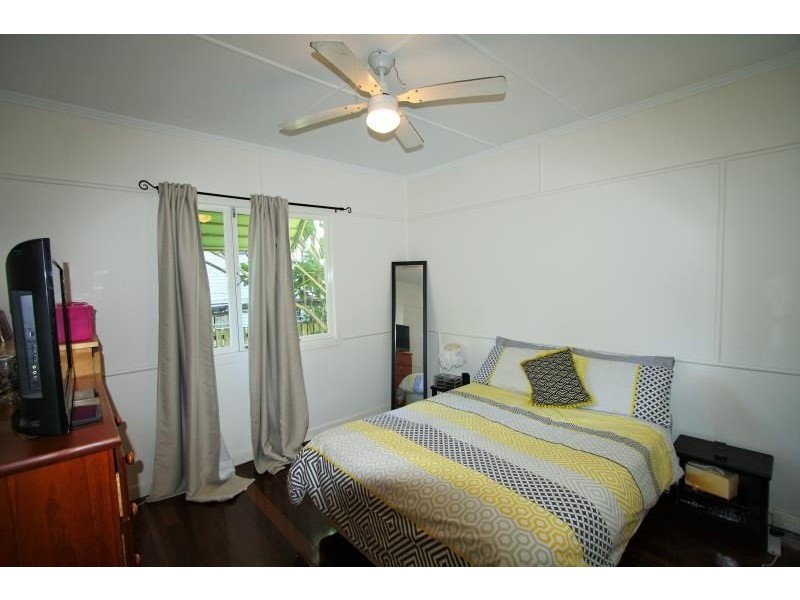 106 Marshall Road, Holland Park West QLD 4121
