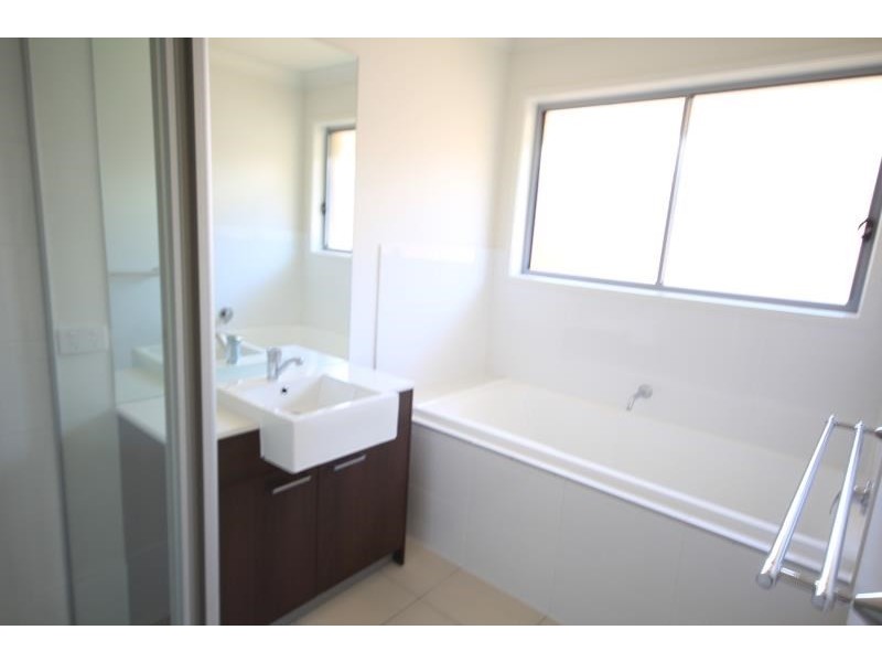 30 Brookside Circuit, Ormeau QLD 4208