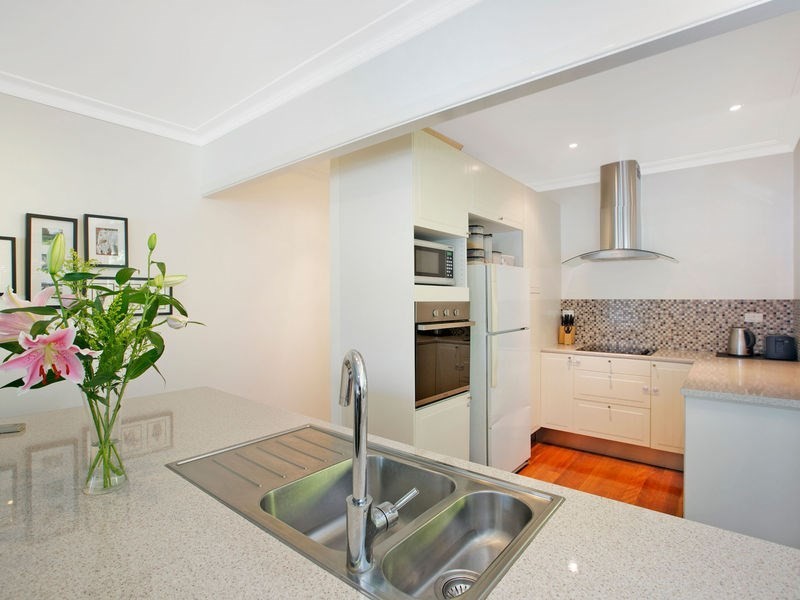 16 Mulsanne Street, Holland Park West QLD 4121