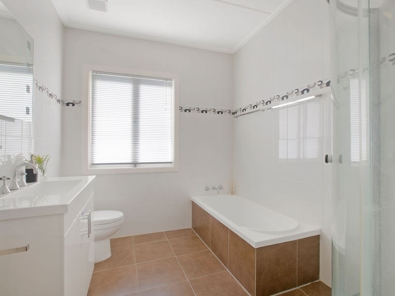 16 Mulsanne Street, Holland Park West QLD 4121