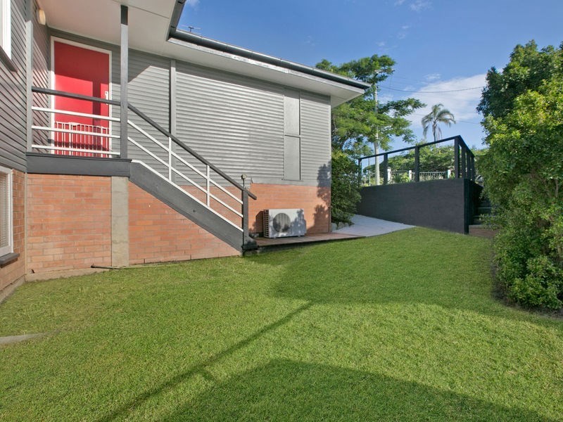 16 Mulsanne Street, Holland Park West QLD 4121