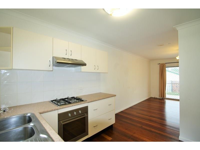 2/57 Crown Street, Holland Park West QLD 4121