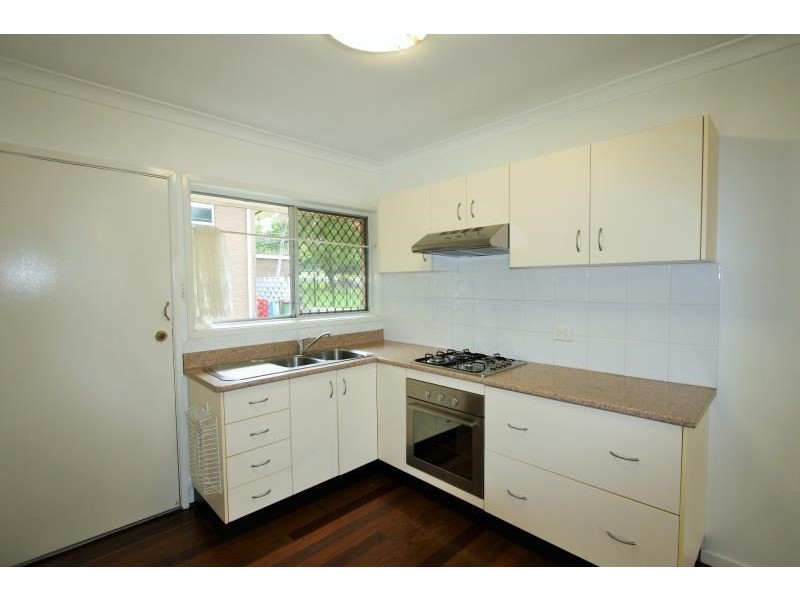 2/57 Crown Street, Holland Park West QLD 4121