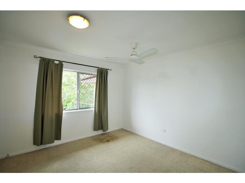 2/57 Crown Street, Holland Park West QLD 4121