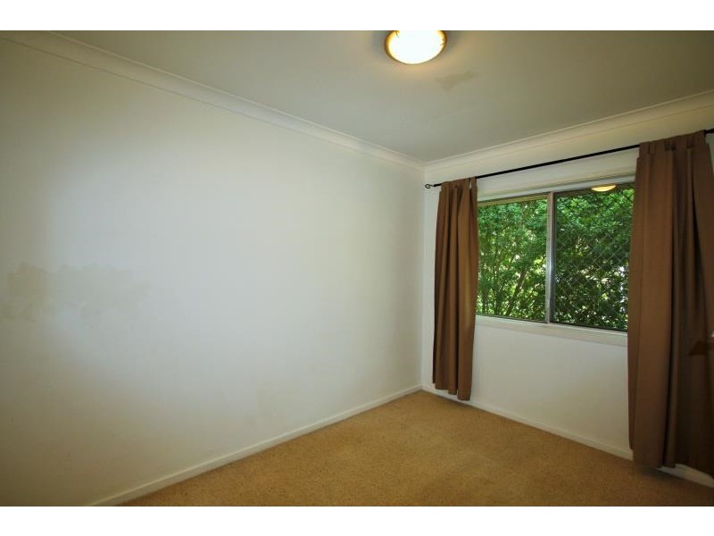 2/57 Crown Street, Holland Park West QLD 4121