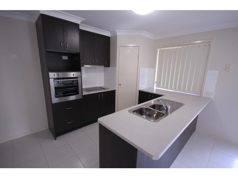 2 Gordon Drive, Bellbird Park QLD 4300