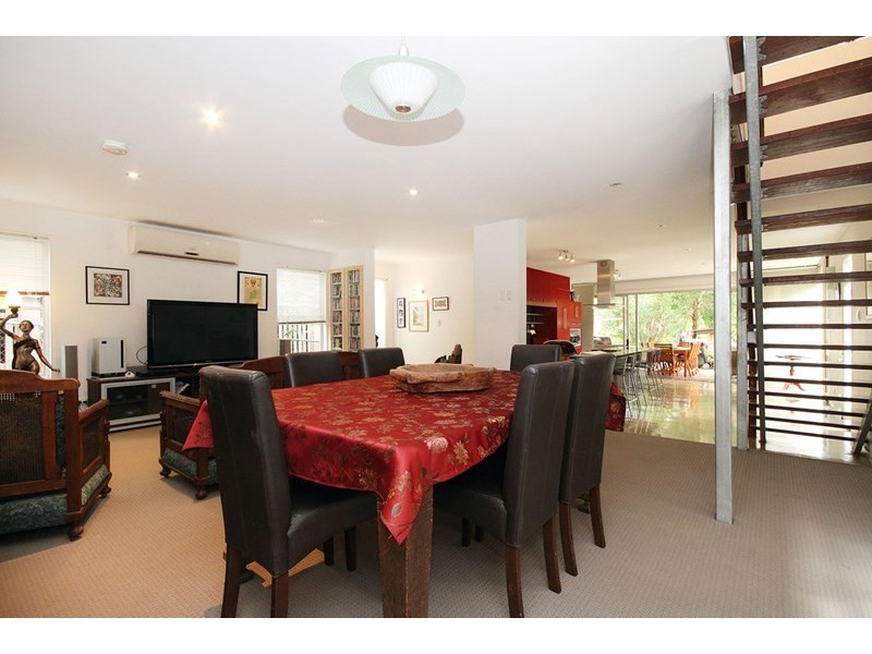 12 Raff Avenue, Holland Park QLD 4121