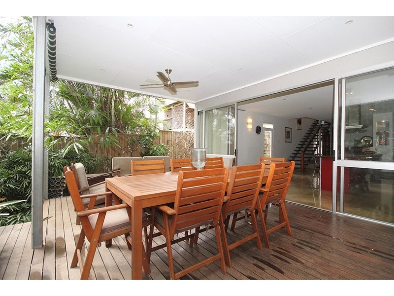 12 Raff Avenue, Holland Park QLD 4121