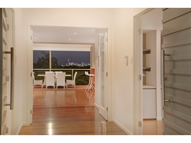 10 Dagmar Street, Holland Park West QLD 4121