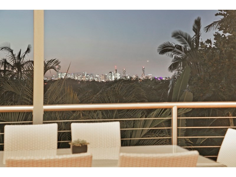 10 Dagmar Street, Holland Park West QLD 4121