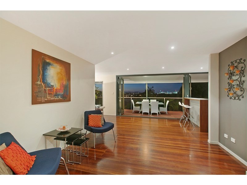 10 Dagmar Street, Holland Park West QLD 4121