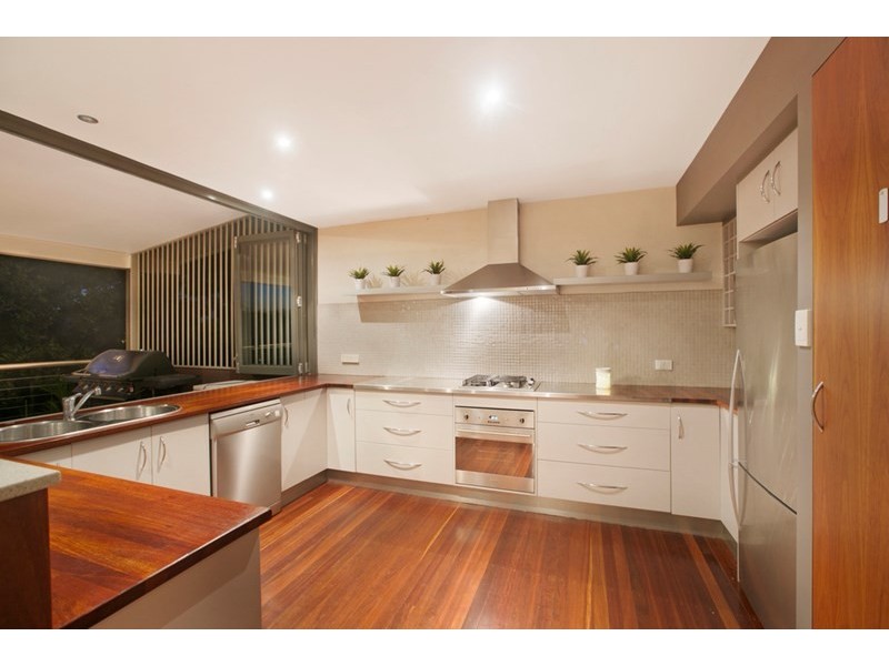 10 Dagmar Street, Holland Park West QLD 4121