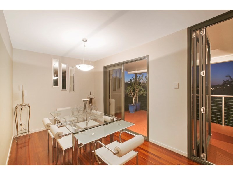 10 Dagmar Street, Holland Park West QLD 4121