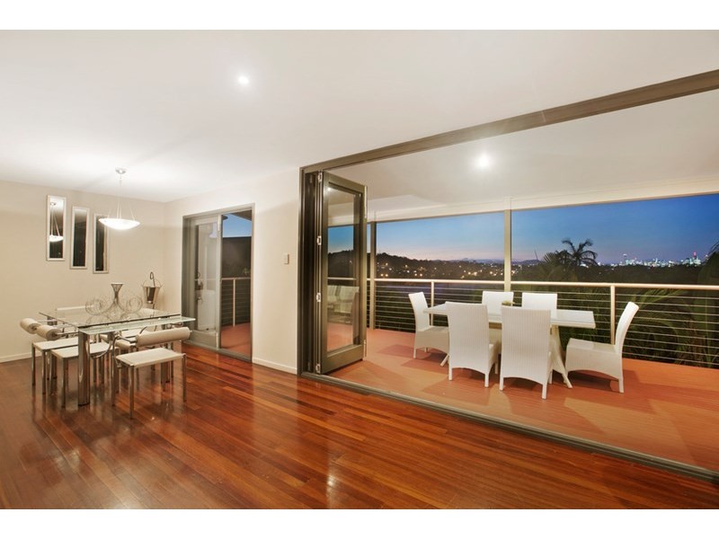 10 Dagmar Street, Holland Park West QLD 4121