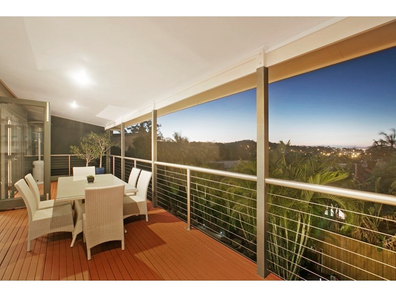 10 Dagmar Street, Holland Park West QLD 4121