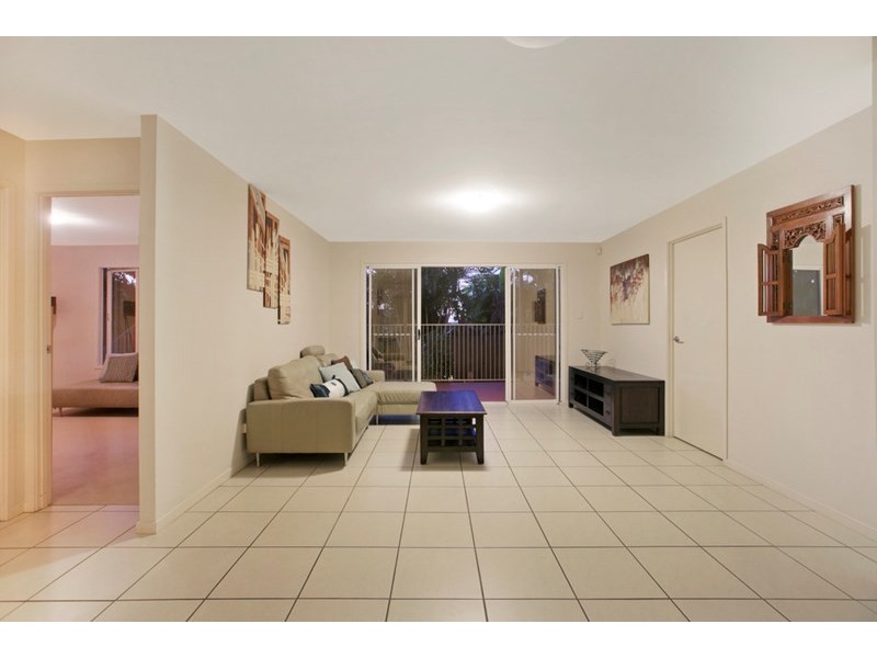 10 Dagmar Street, Holland Park West QLD 4121