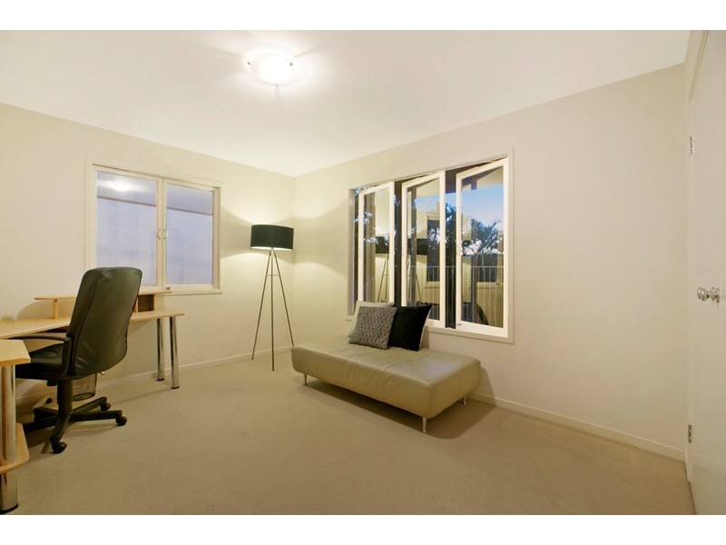 10 Dagmar Street, Holland Park West QLD 4121