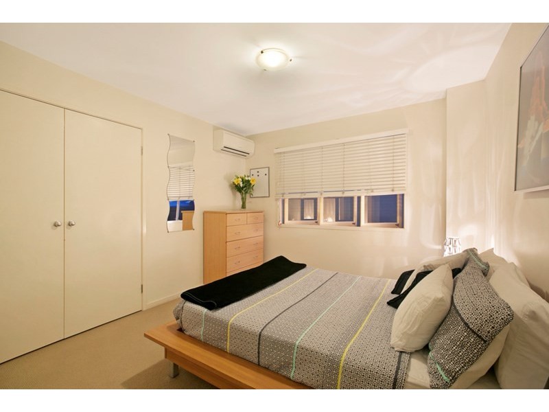 10 Dagmar Street, Holland Park West QLD 4121