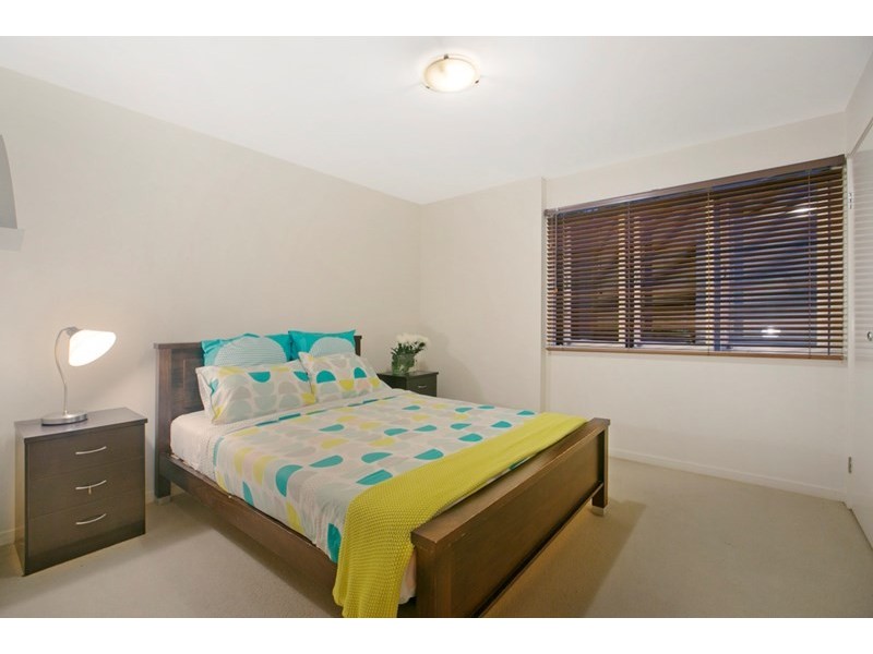 10 Dagmar Street, Holland Park West QLD 4121