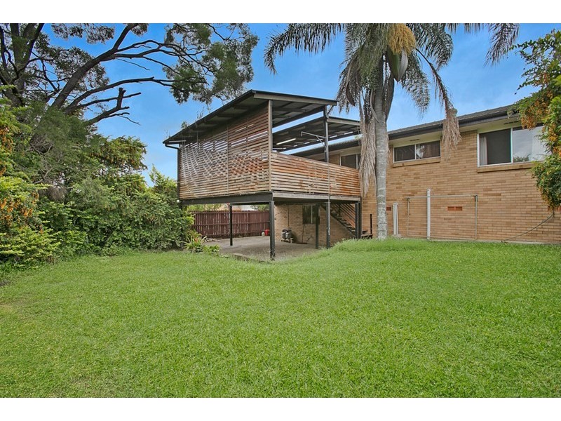 38 Dirkala Street, Mansfield QLD 4122