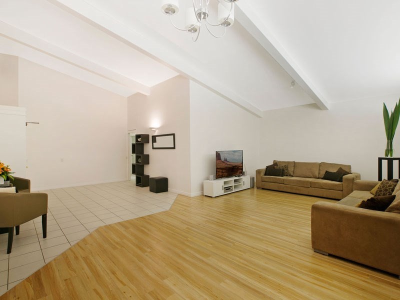 19 Dellwood Street, Nathan QLD 4111