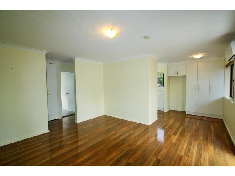 1/43 Swain Street, Holland Park West QLD 4121